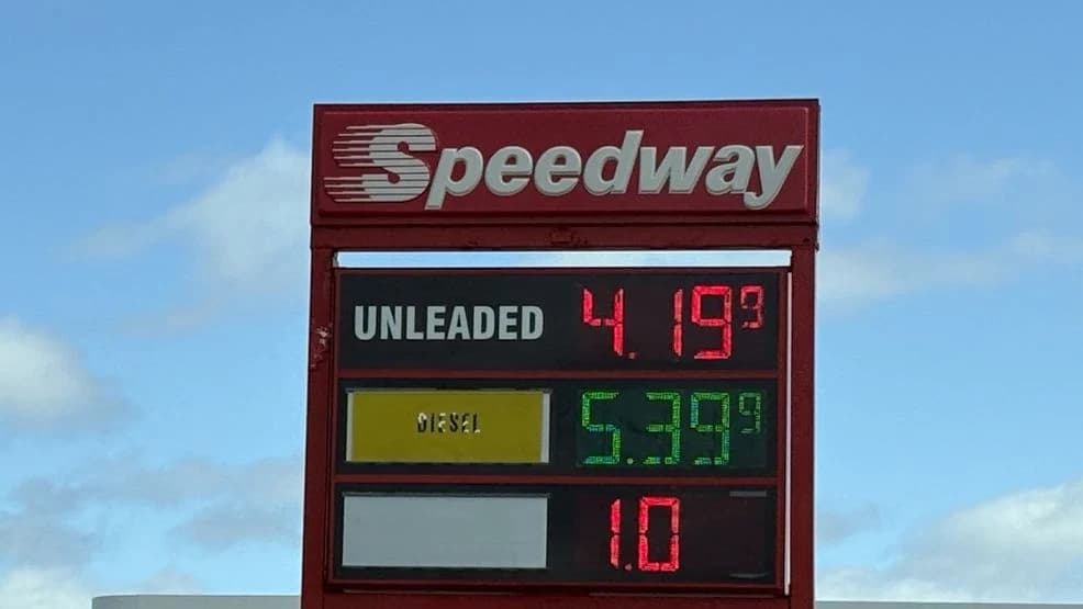 US Gas Prices Hit $4 for First Time Since 2022 Amid War